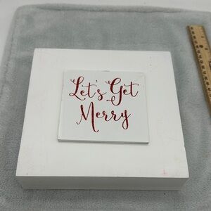 Christmas Decorative Wooden Sign-Featuring Words “Let’s Get Merry”